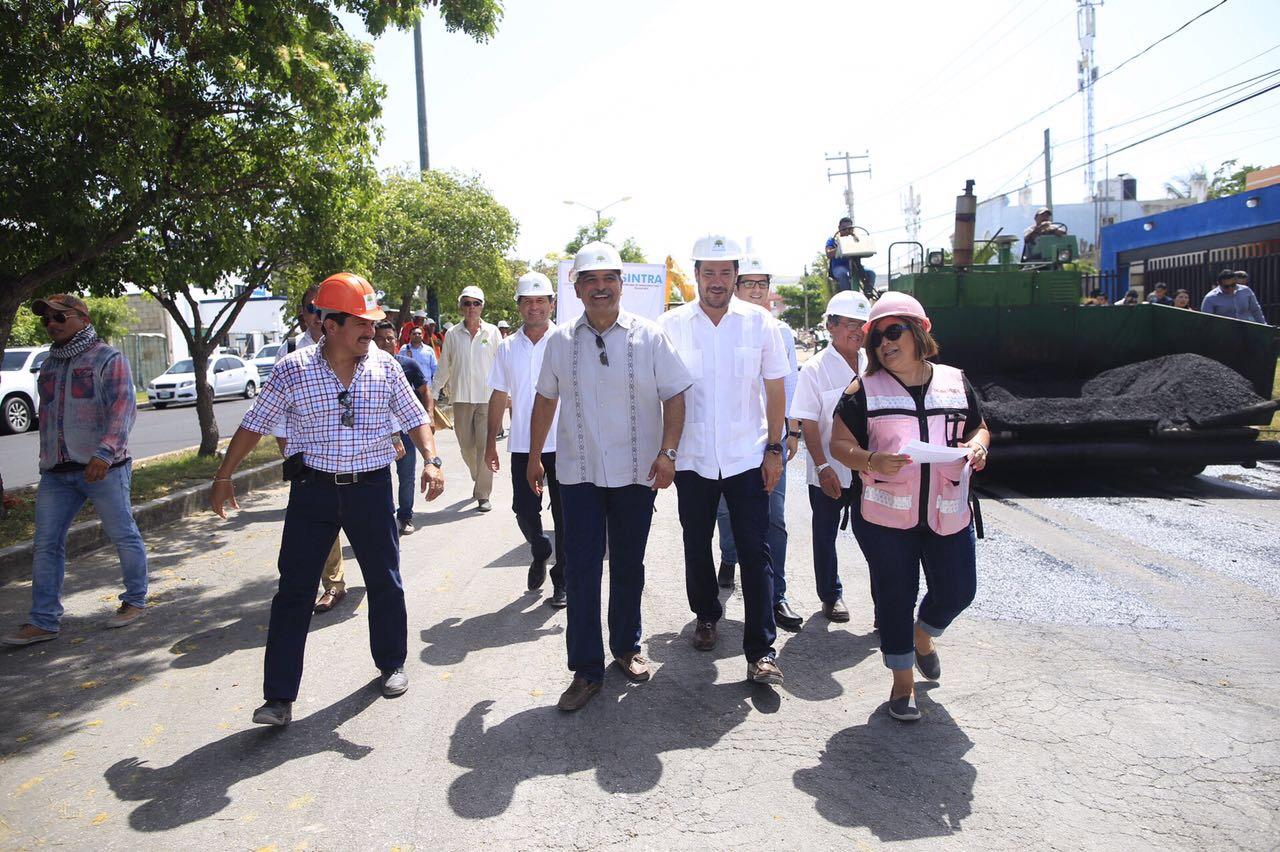 Supervisa Sintra pavimentación de calles en Benito Juárez