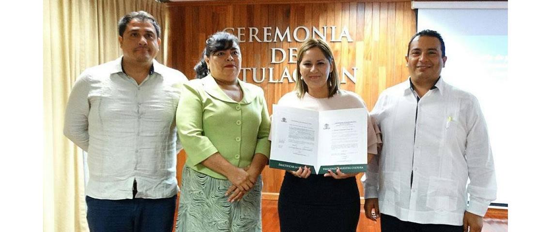 Acudimos a la ceremonia de titulación de Emmanuela Centeno Roa, en la Maestría en Economía del Sector Público, con titulado de excelencia, ¡Enhorabuena!