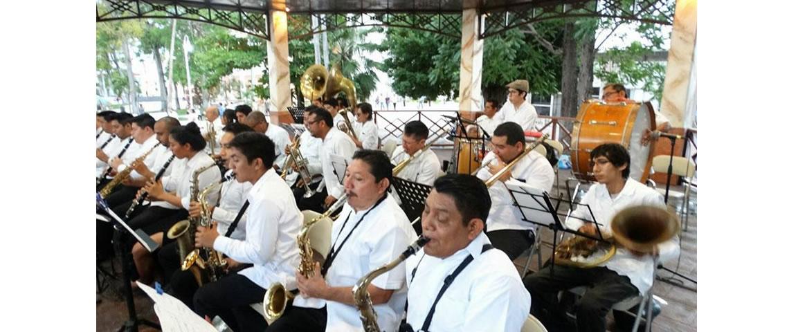 Los conciertos de la Banda de Música en el quiosco de la explanada motivan la sana convivencia familiar y fortalecen el tejido social