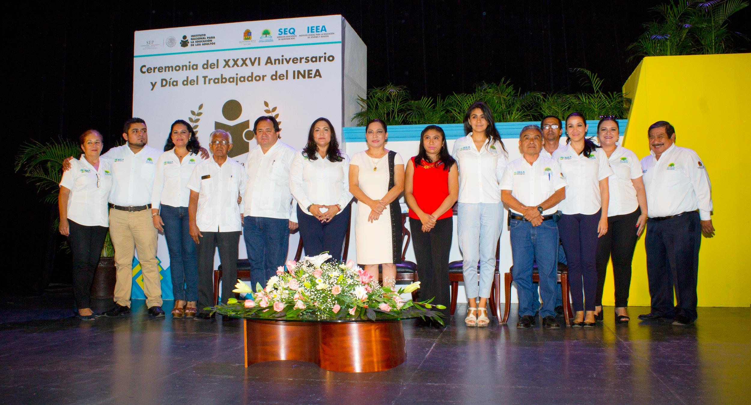 GRAN CEREMONIA POR EL XXXVI ANIVERSARIO DEL INEA