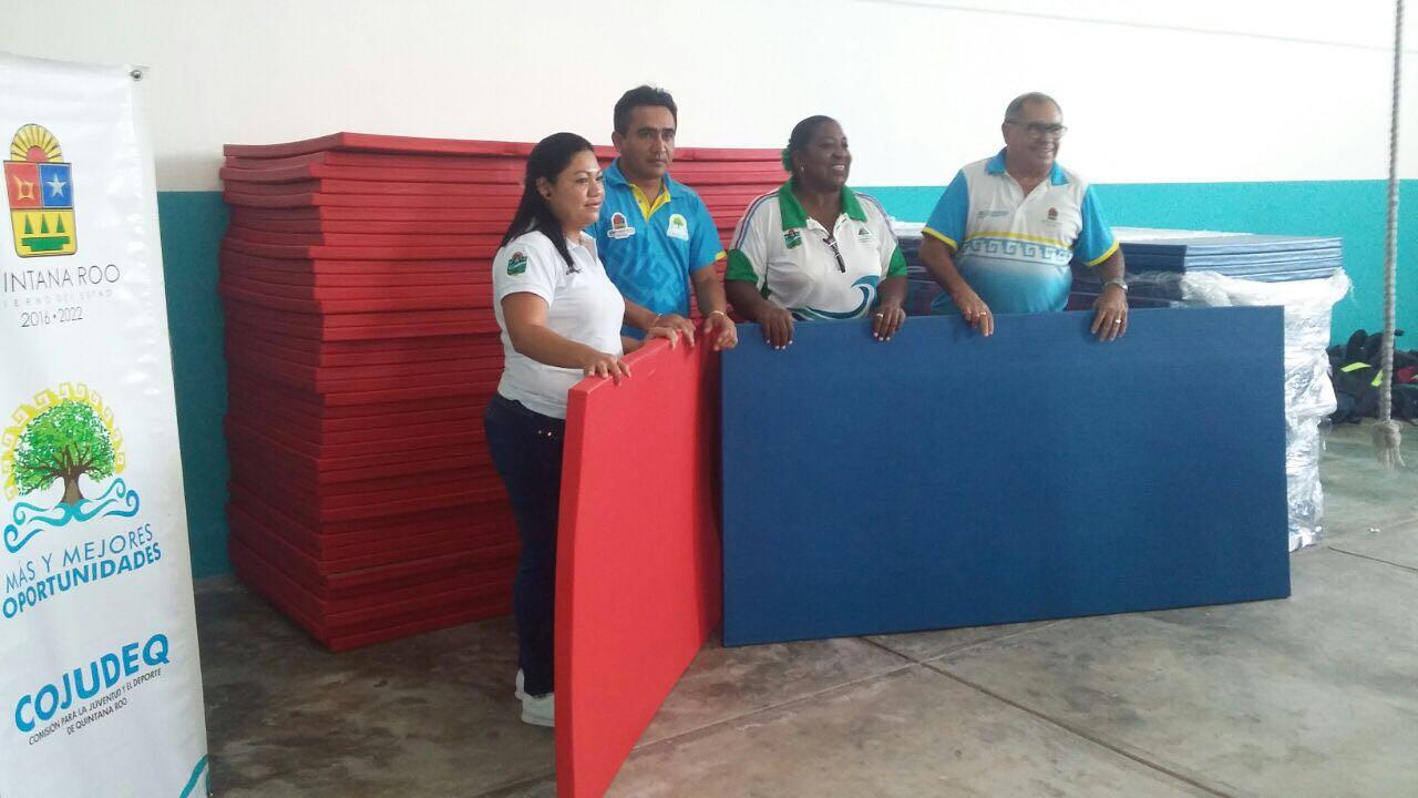 Judokas del Centro de Formación Deportiva de Tulum reciben tatami nuevo