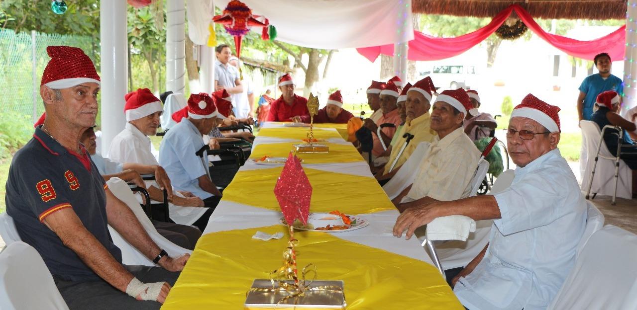 Realiza DIF Quintan Roo festejo navideño para abuelitas y abuelitos 