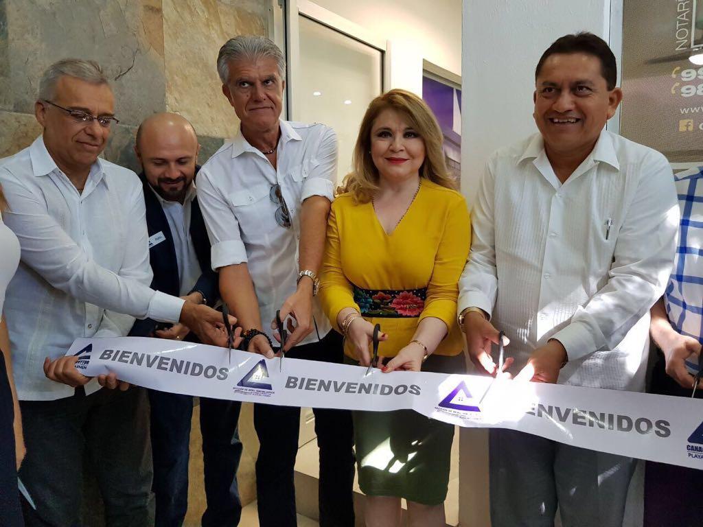 Representa Rosa Elena Lozano al Gobernador Carlos Joaquín, en la inauguración del Centro de Negocios de la Sección Inmobiliaria de Canaco-Servytur Playa del Carmen