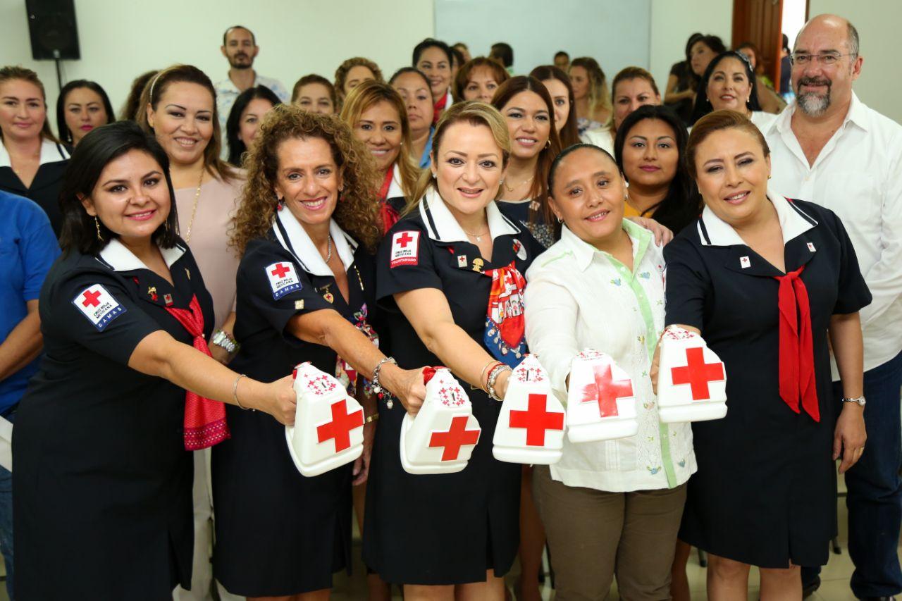  Sumemos voluntades para que la Cruz Roja continúe brindando servicios de calidad con calidez a la población: Gaby Rejón de Joaquín.