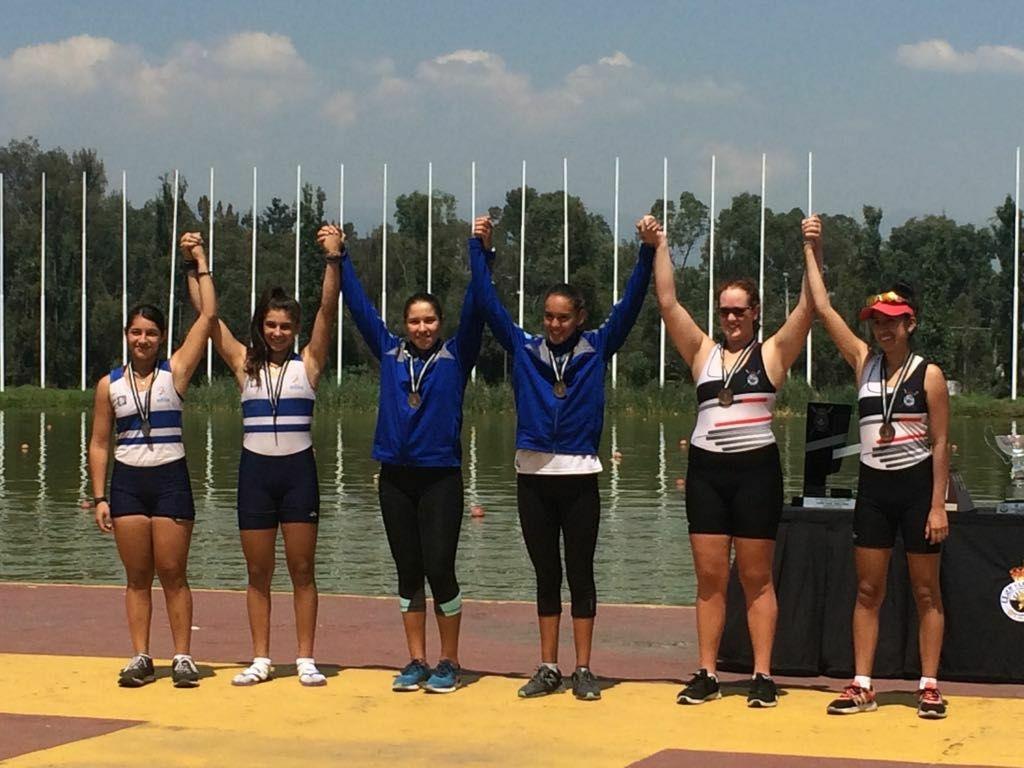 En el podio de campeones remeros de Q.Roo en la Regata Internacional Cub España