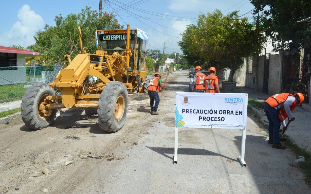 La SINTRA trabaja en la rehabilitación de calles y banquetas en las colonias fraccionamiento Del Mar y La Isla en Chetumal