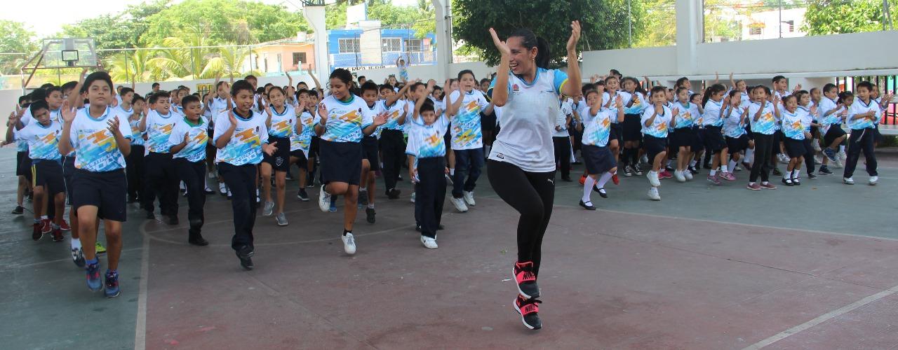 Imparte la COJUDEQ activación física escolar en la primaria Belisario Domínguez