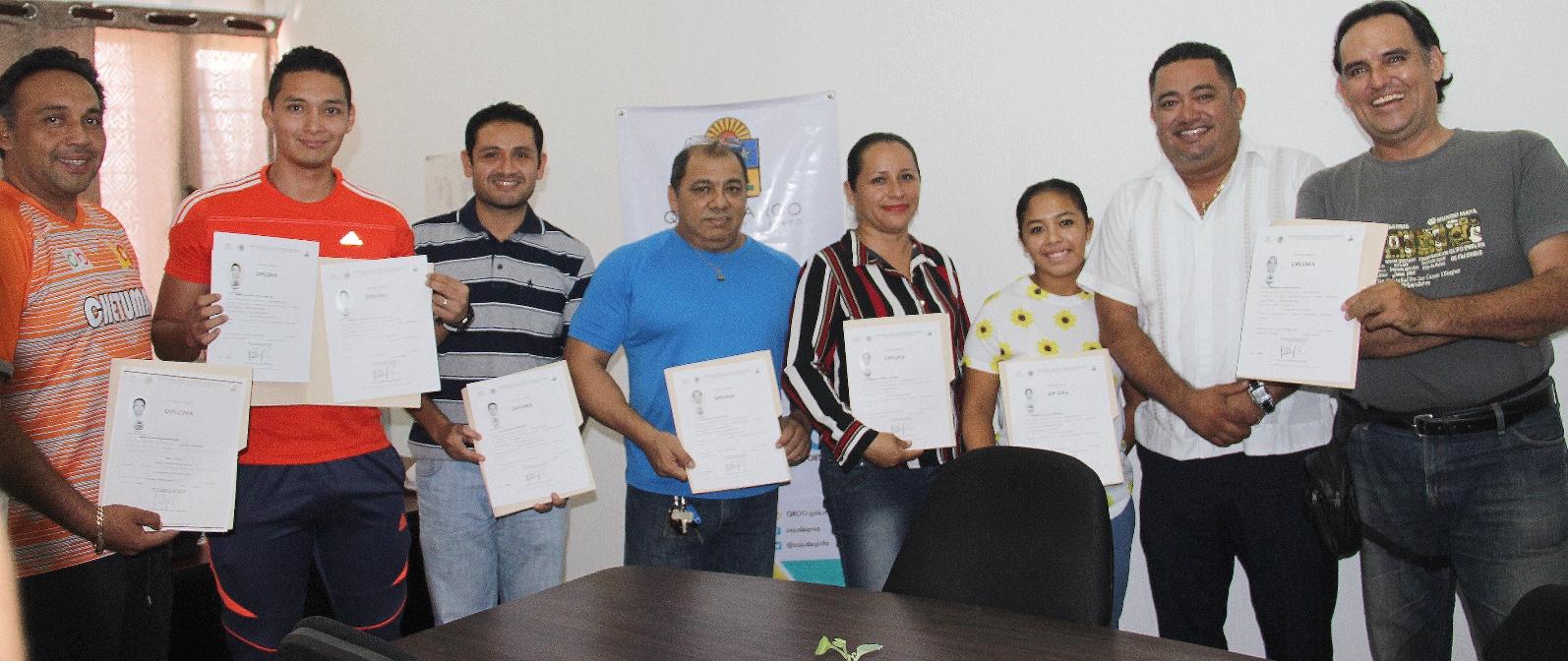 Entrega la COJUDEQ diplomas a entrenadores deportivos que certifican sus cursos de capacitación