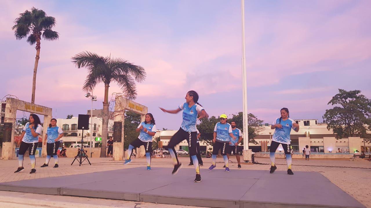 Jornada de Activación Física masiva en Playa del Carmen