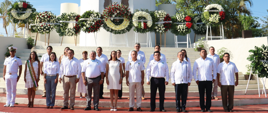 Ofrenda Floral en homenaje a quienes nos dieron Patria y Libertad.