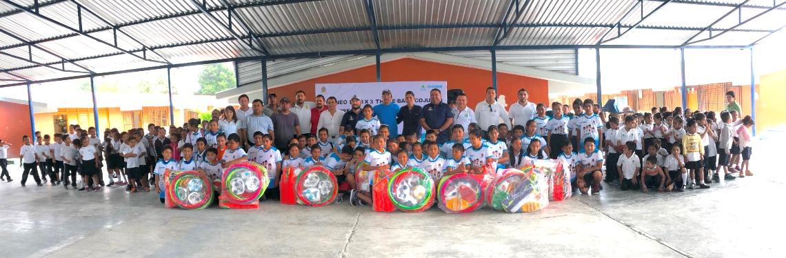 Entrega la COJUDEQ material para el fomento de la activacion física y el deporte en escuelas primarias