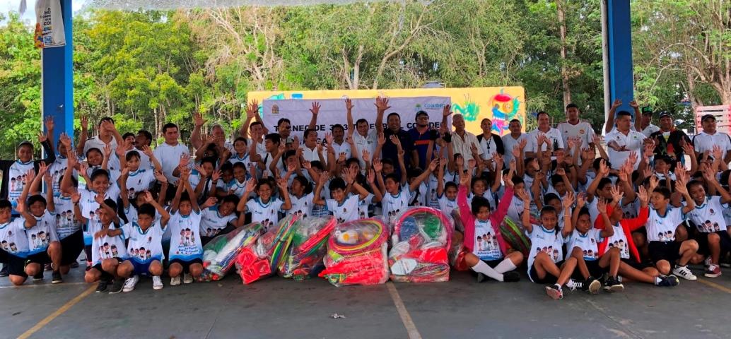 Lleva la COJUDEQ material deportivo para más y mejores oportunidades a estudiantes de la zona cañera