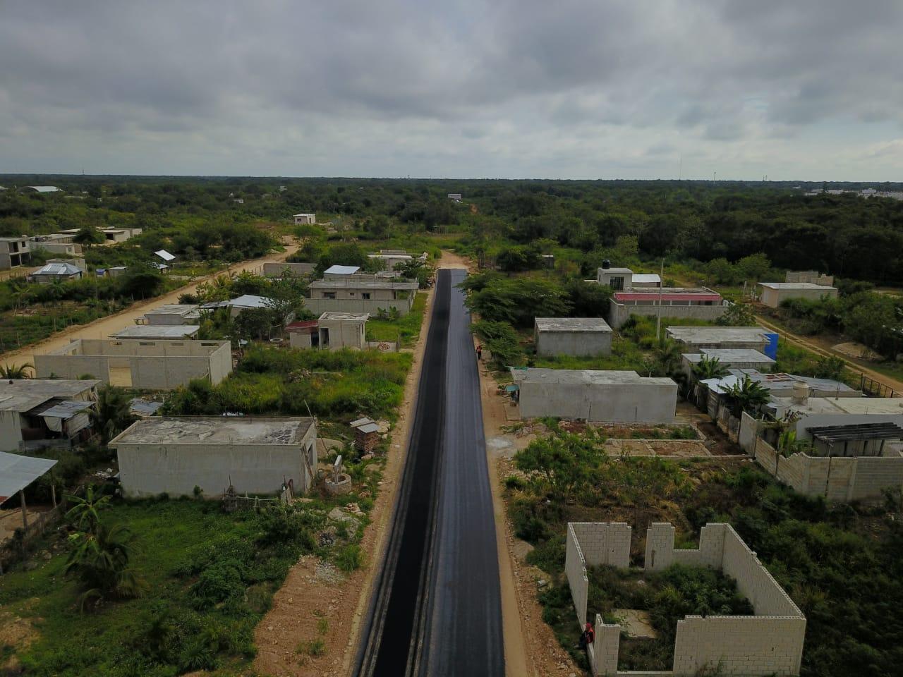 Se benefician más de cuatro mil habitantes de la colonia las palomas en la ciudad de Chetumal a través de la pavimentación de calles