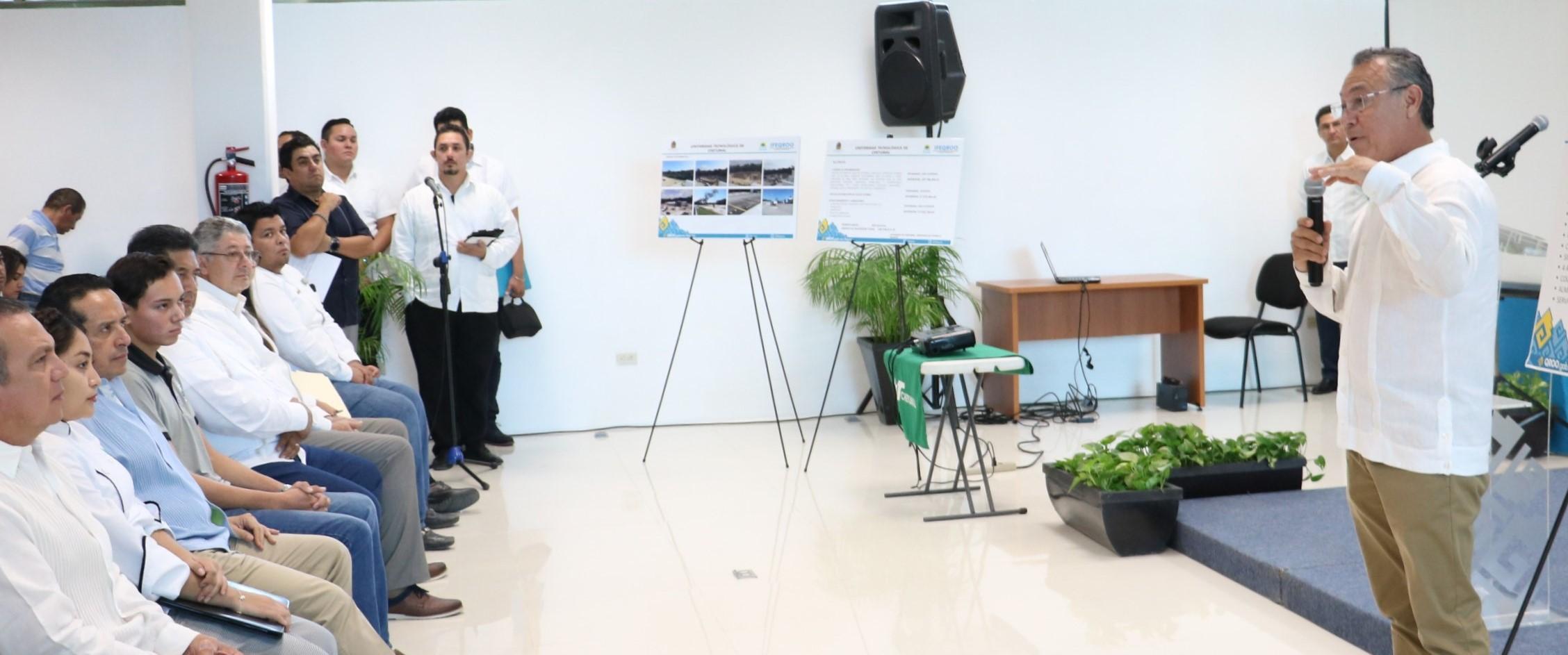 Más de  58 millones 676 mil pesos invirtió el Gobernador, Carlos Joaquín en la UT CHETUMAL para el beneficio de 620 alumnos.