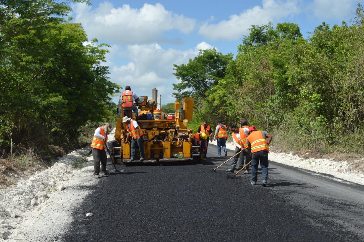 Para que la gente se traslade con seguridad, el Gobierno del Estado rehabilita carreteras abandonadas desde hace 20 años