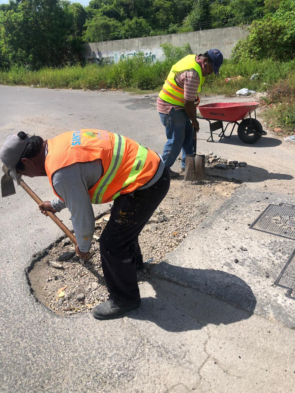 Con el objetivo de mejorar las condiciones de las vialidades en Chetumal la SEOP inicia trabajos de bacheo