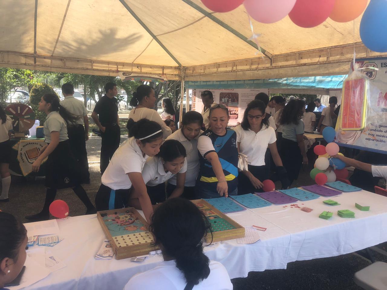 Alumnos del CEDAR en la Feria de las Matemáticas