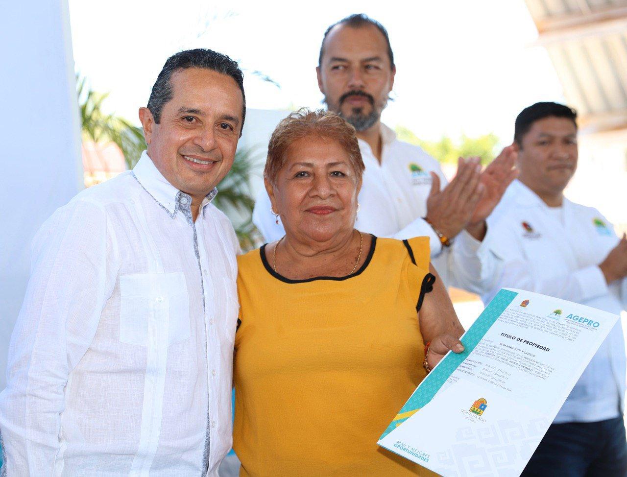 Entrega de títulos AGEPRO en Cozumel