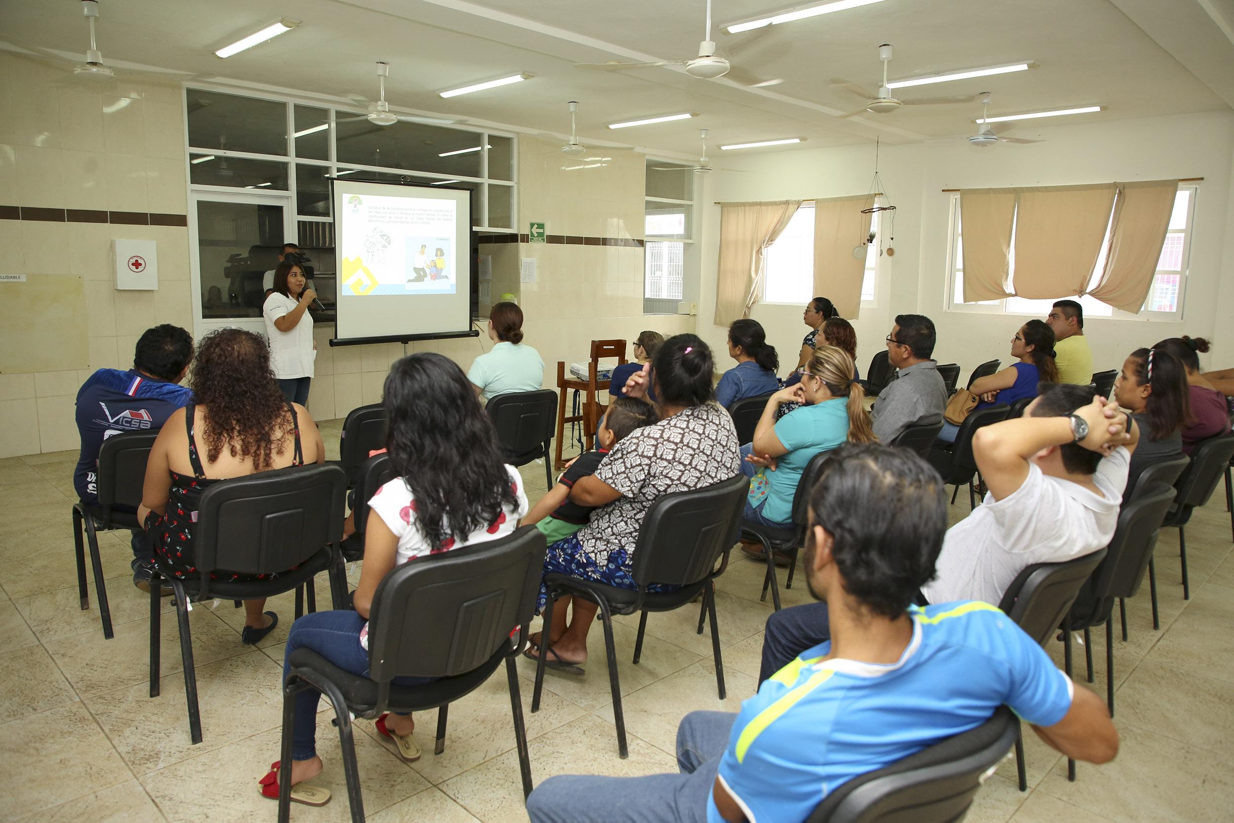 Impartió DIF Quintana Roo pláticas sobre “Crianza Positiva” a padres de familia del CIPI