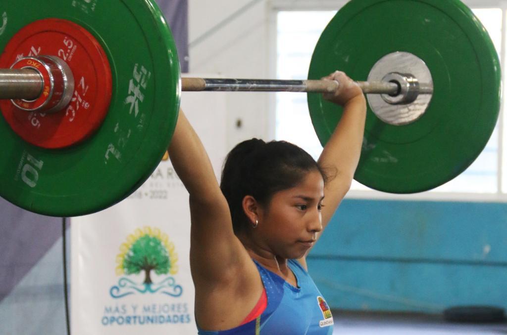 Darly Canto Collí con medallas para Quintana Roo y México