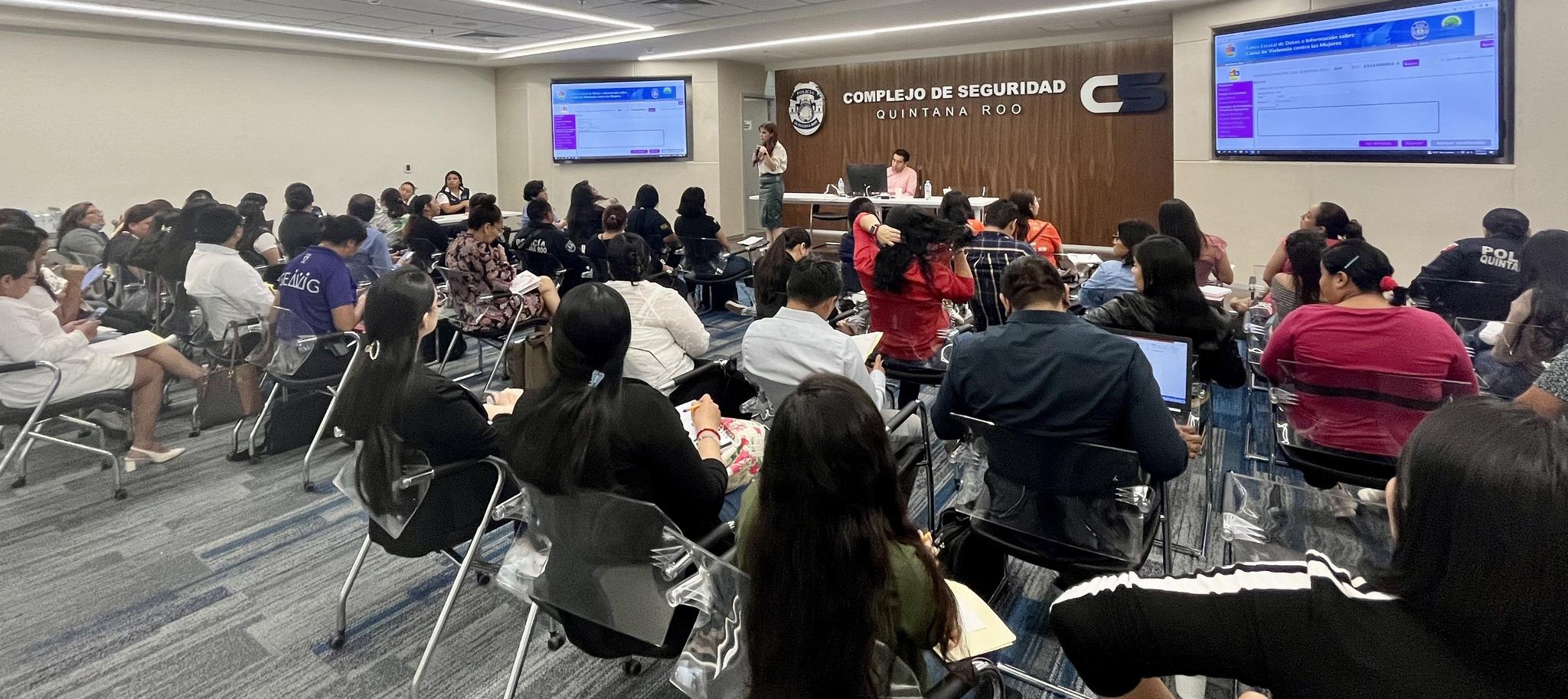 Capacitación sobre el uso de la plataforma del Banco Nacional de Datos e Información sobre casos de Violencia contra las Mujeres (BANAVIM) en el C5 Cancún