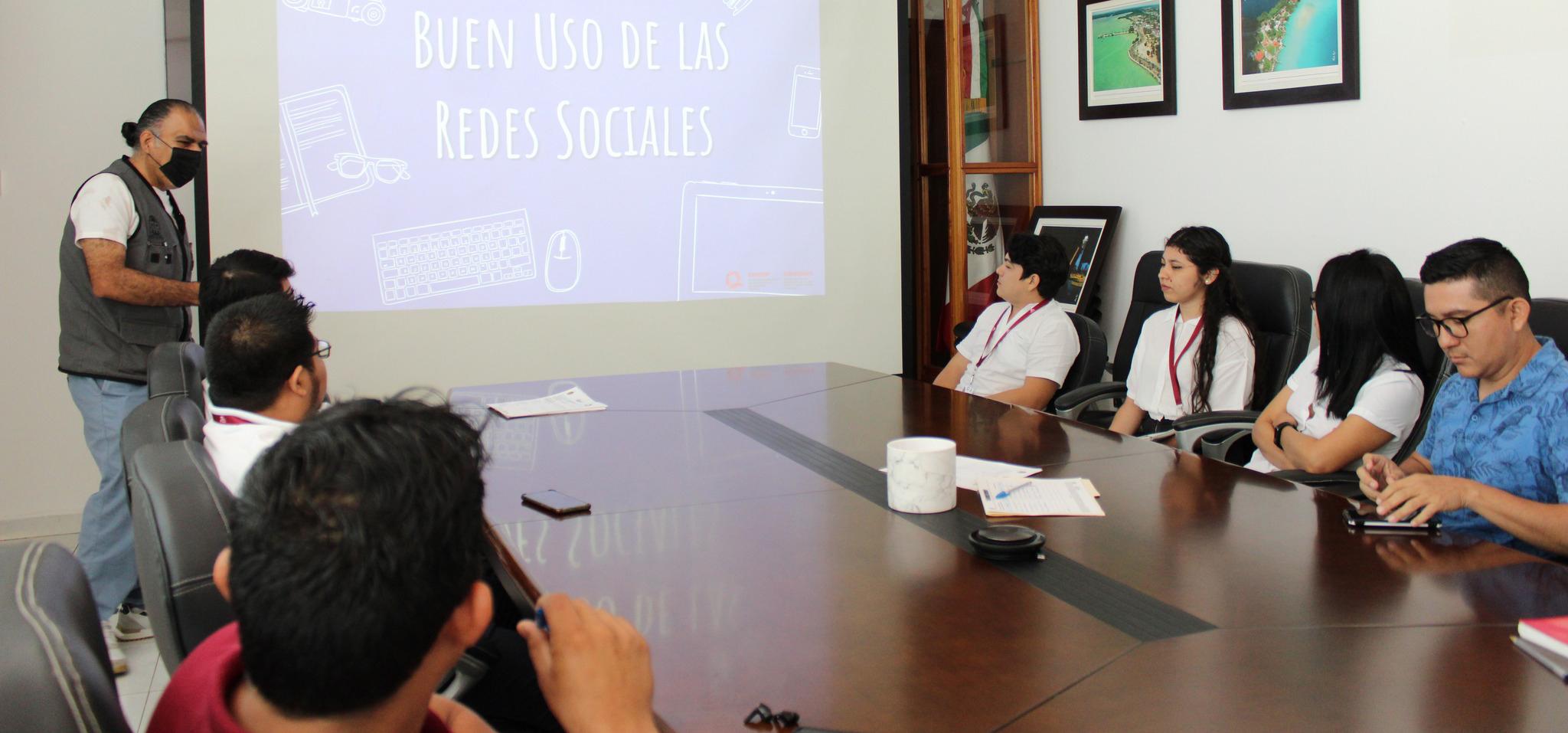 Taller “El buen uso de las Redes Sociales” a las y los servidores públicos de la Administración Portuaria Integral