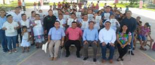ICATQR entrega constancias a cerca de 60 habitantes de la comunidad de divorciados, municipio de bacalar