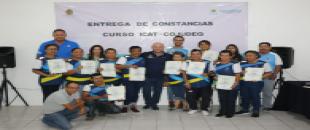 Reciben constancias personal del CEDAR que acreditan la conclusión satisfactoria del curso “Manejo higiénico de los alimentos”